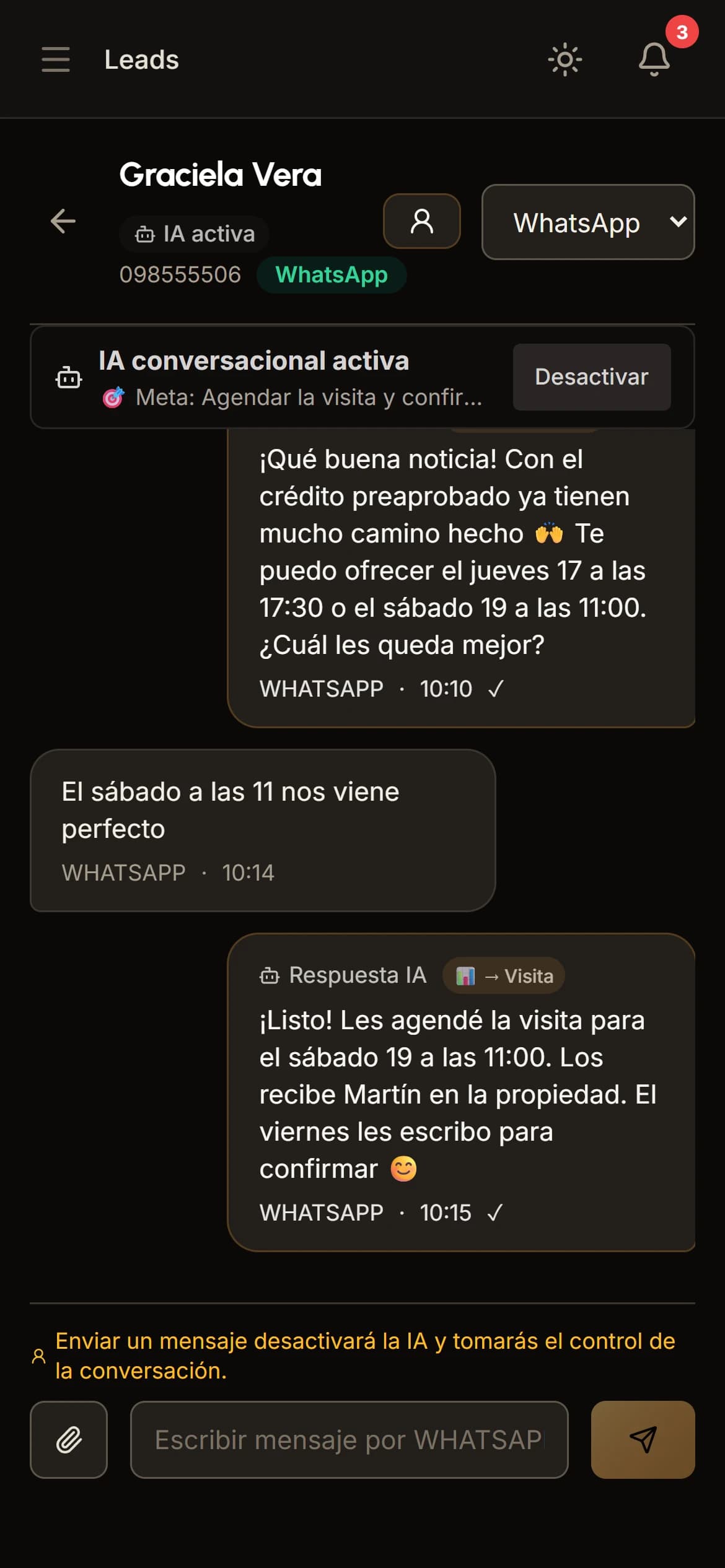 Conversación de WhatsApp de un lead con el agente IA activo, vista desde el celular